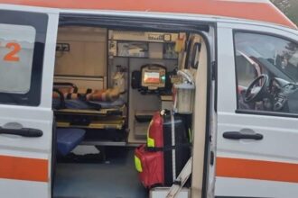 adolescent de 15 ani mort dupa ce i s a facut rau in curtea unei unitati de invatamant din judetul bacau ambulanta cu medic ar fi ajuns dupa doua ore 6a0f1fccc653c