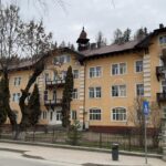 anestezist din vatra dornei arestat preventiv dupa ce ar fi fost prins in flagrant delict injectandu si morfina luata din farmacia spitalului 6a16c2931852e