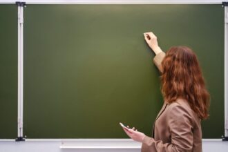 au inceput inscrierile la concursul de titularizare 2026 candidatii isi pot depune dosarele online pana luni 69fa8c4b2dc9d