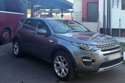 autoturism in valoare de aproximativ 118 000 de lei cautat de autoritatile din marea britanie descoperit la sculeni 6a14150810daa