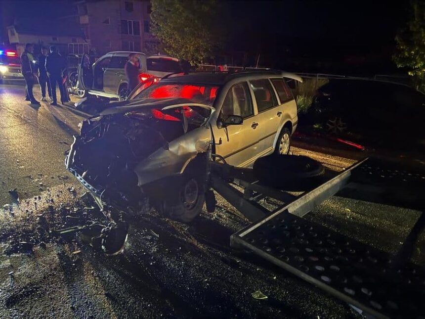 autoturism lovit de un camion cu remorca proiectat in trei masini parcate in targu neamt doua persoane au fost ranite 6a12a75f7c572