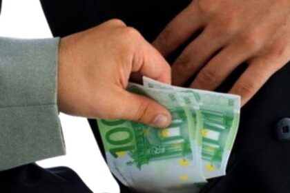 caz de te doare mintea la iasi politist spagar dat in vilag chiar de jandarmul cu care facea echipaj 6a1398dcb5c54