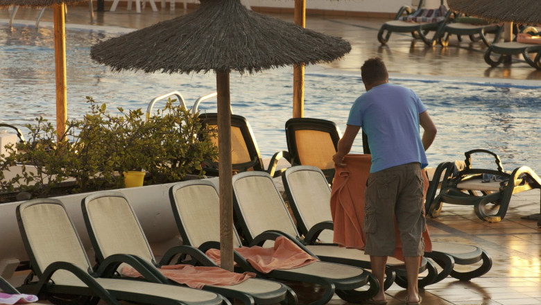 ce masuri iau hotelurile in razboiul prosoapelor pentru a se asigura ca niciun client nu ramane fara sezlong 6a03faa1e1507