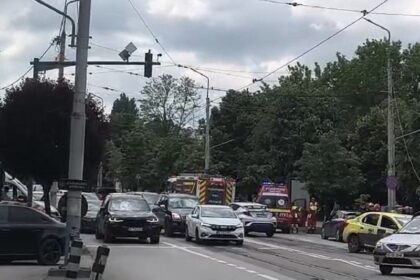 coliziune intre trei autoturisme pe strada palat 6a101dc07d589