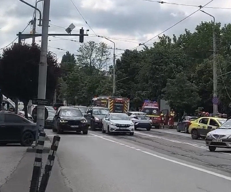 coliziune intre trei autoturisme pe strada palat 6a101dc07d589