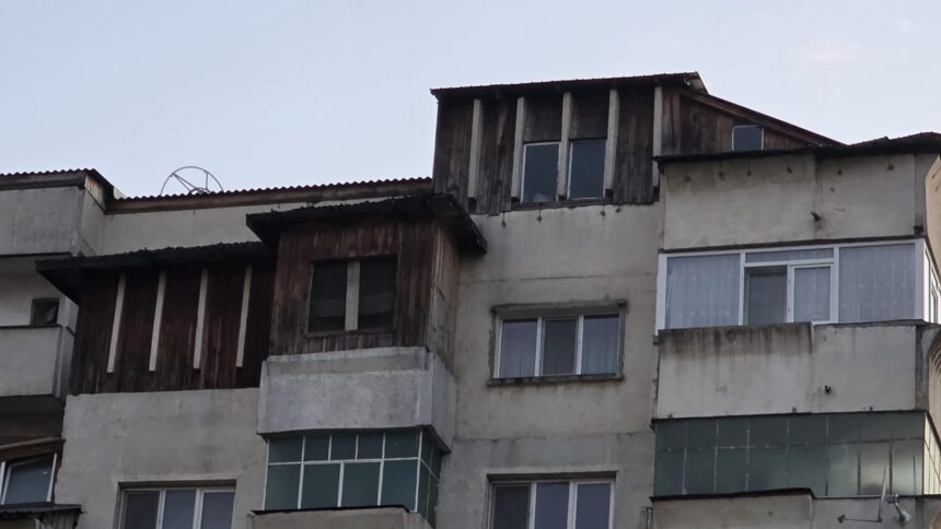 cotetele de pe blocurile iasului care ne cad in cap recensamantul sarpantelor o problema complicata tehnic financiar si estetic ce rezolvari ar fi 6a0a736b7f45e