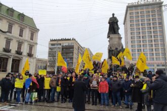 cretinule dementule gasca de escroci politici dezbateri aprinse intre membri de partid la aur iasi magistratii au analizat fiecare insu 69f3ff68d70be