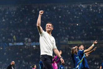 cristi chivu dupa ce inter milano a castigat campionatul italiei este titlul baietilor si al predecesorilor mei cum sarbatoresc eu o tigara 69f83329d597b
