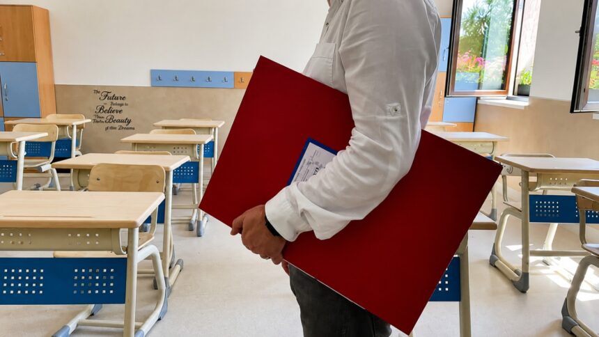 doar 132 de profesori se vor putea titulariza in judetul iasi sub 8 dintre posturile disponibile sunt pe perioada nedeterminata 69fbddcdaf099
