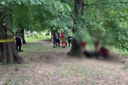femeie de 74 de ani gasita spanzurata intr un parc din centrul craiovei 6a086c41709d9