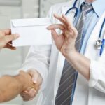 fenomenul plicului plasat in buzunarul medicilor inca nu a disparut din spitalele din iasi ce spital sta cel mai rau dar cel mai bine 6a1b7e42ed2f2