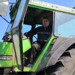 fermierul judecat pentru tentativa de omor dupa ce a trecut la dobrovat cu tractorul peste masina de teren a concurentului achitat de curtea de apel lipsesc elementele infractiunii 6a0a5e591c98a