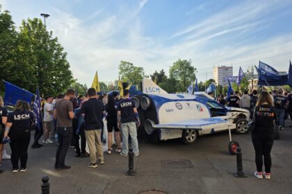 foto video a inceput festudis studentii au transformat strazile orasului intr o uriasa petrecere 69fcbed93398f