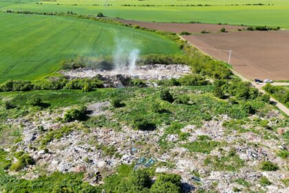 garda de mediu a descoperit cu drona un teren al primariei arad de 15 hectare acoperit cu gunoaie video 69f9a5742e7fe