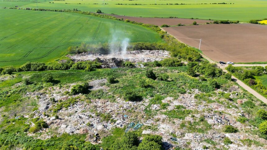 garda de mediu a descoperit cu drona un teren al primariei arad de 15 hectare acoperit cu gunoaie video 69f9a5742e7fe