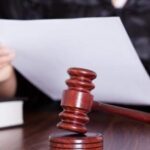 iasi tata violent dat afara din casa la cererea fiului instanta l a obligat sa nu se apropie la mai putin de 5 metri de copilul sau 69f75cb271b7d