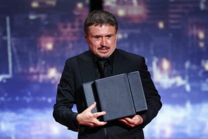 ieseanul cristian mungiu castiga pentru a doua oara palme dor la cannes o drama de familie in mijlocul ideologiilor care au impartit lumea 6a121e3c5fe75
