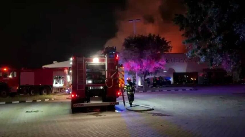 incendiu de amploare la un depozit din chiajna pompierii au reusit localizarea focului 6a0574e27e239