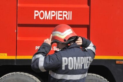 interventie a pompierilor pentru a indeparta un copac in pericol de prabusire in zona spitalului orasenesc targu frumos 6a1026606d3ad
