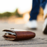 mai mare rusinea pentru o pensionara din iasi care nu a calcat deloc pe alaturi vreme de 70 de ani judecata dupa ce a gasit un portofel si nu l a dus la politie 69f54d4f06e24