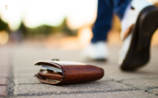 mai mare rusinea pentru o pensionara din iasi care nu a calcat deloc pe alaturi vreme de 70 de ani judecata dupa ce a gasit un portofel si nu l a dus la politie 69f54d4f06e24