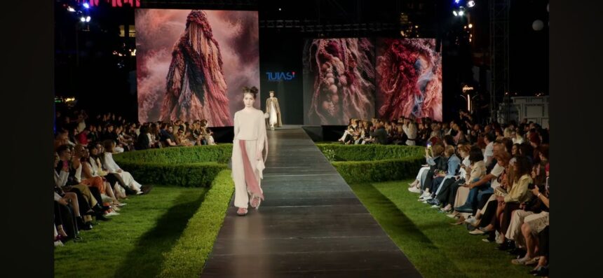 mastile populare romanesti reinterpretate de studentii tuiasi la romanian fashion week p 6a157a84876ce