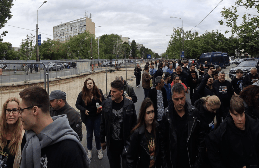 mii de bilete false la concertul metallica sef de la protectia consumatorilor constanta printre cei care au luat teapa video 6a0582f4159e6