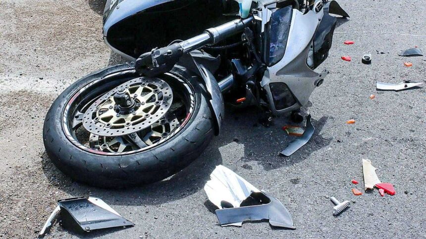 motociclist iesean dus aseara la spital in stare extrem de grava doar o minune l a salvat 6a0acec03eca0