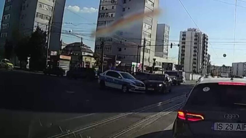 o autospeciala a politiei aflata in misiune implicata intr un accident in iasi momentul a fost surprins de o camera de bord video 69fb677a09265