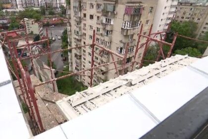 o fata de 15 ani a murit dupa ce a cazut de la etajul unui bloc aflat in reabilitare in bucuresti 6a09d2d8496de