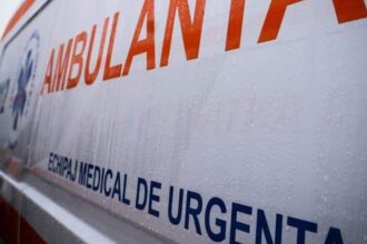 o fetita de nici 2 ani a cazut dintr o masina aflata in mers in sibiu dupa ce a deschis portiera copilul nu era asigurat 69fdf1dc9907a