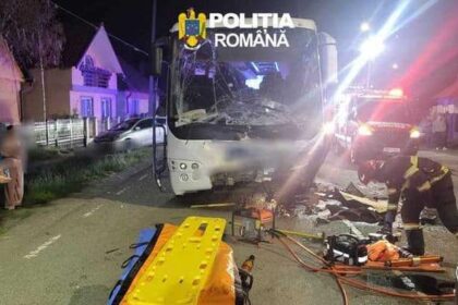 o tanara a pierdut controlul masinii pe care o conducea si a lovit un autobuz in sighetu marmatiei era bauta 6a1953f2533e7