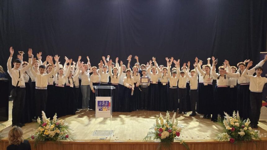 performanta a elevilor de la liceul waldorf din iasi corul a cucerit scena nationala dupa ce a cantat in limba swahili waldorfia a obtinut premiul i la olimpiada 6a03c6c4e9cc0