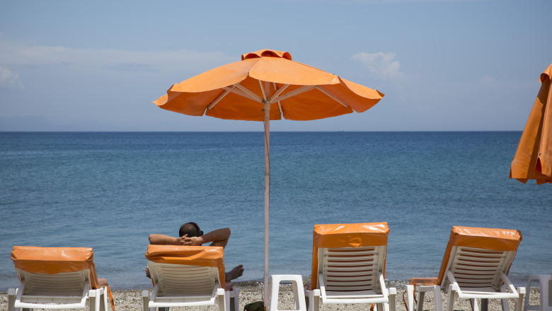 razboiul prosoapelor un turist german a fost despagubit cu 1 000 de euro dupa ce nu a gasit sezlonguri la un hotel din grecia 6a02a7f92ad7b