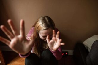 sase barbati din teleorman au fost retinuti dupa ce si au agresat si amenintat sotiile 69f8b663e4323