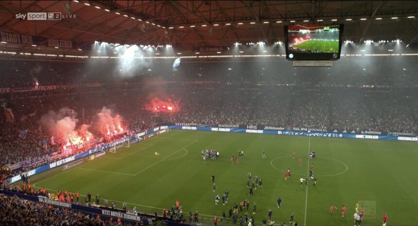schalke 04 a revenit in prima liga germana dupa o absenta de trei ani peste 60 000 de spectatori la fiecare meci din liga a 2 69f72f0813188