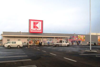 se strange latul pentru soferii ieseni care isi lasa masinile in parcarile supermarketurilor dupa lidl se extind barierele si in reteaua kaufland 6a10f5d2b85b9