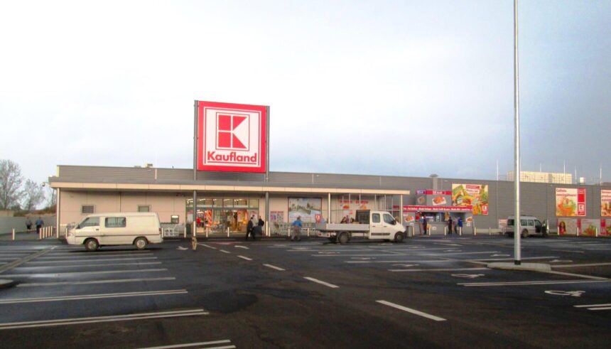 se strange latul pentru soferii ieseni care isi lasa masinile in parcarile supermarketurilor dupa lidl se extind barierele si in reteaua kaufland 6a10f5d2b85b9