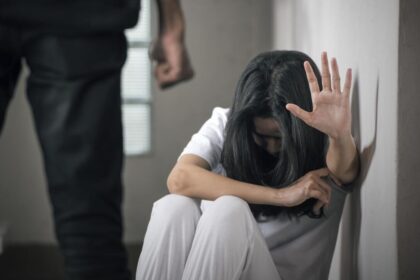 sindromul stokholm la iasi o sotie a cerut clementa pentru sotul ei dupa ce a fost lovita cu salbaticie cu o ranga peste picioare 6a1a2cd2d0a6a