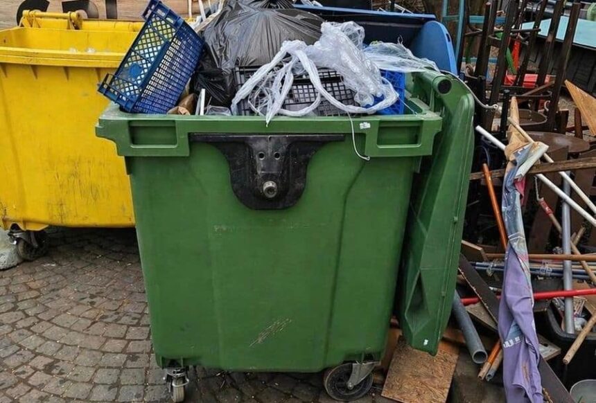 stare de alerta in judetul bacau 65 de orase si comune au ramas fara serviciu de salubritate care este cauza 69f62163da8ea