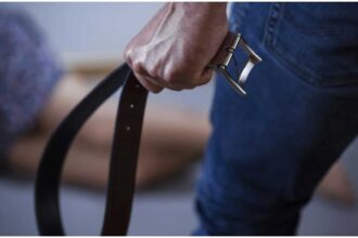 tanar din iasi batut si amenintat cu moartea de tatal lui barbatul se razbunase pe el pentru ca sotia vrea sa divorteze 69f8cb7fc9d0f