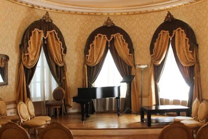 tineri solisti sustin un recital in salonul oval al muzeului mihail kogalniceanu din iasi tapiserii de primavara 6a18a6953855e