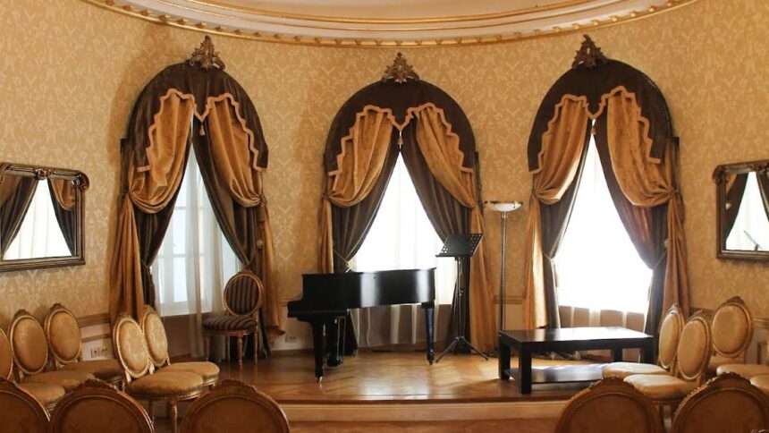 tineri solisti sustin un recital in salonul oval al muzeului mihail kogalniceanu din iasi tapiserii de primavara 6a18a6953855e