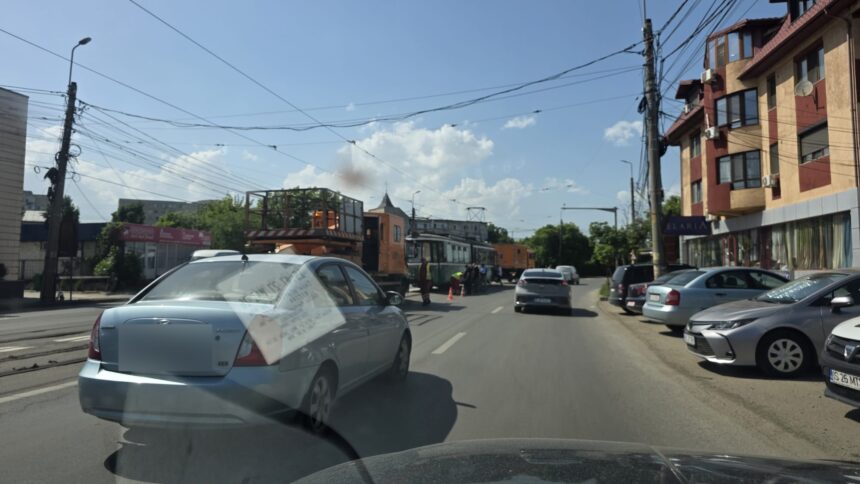 tramvai blocat in zona podul de piatra in iasi traficul in zona este ingreunat 6a16e808d3320