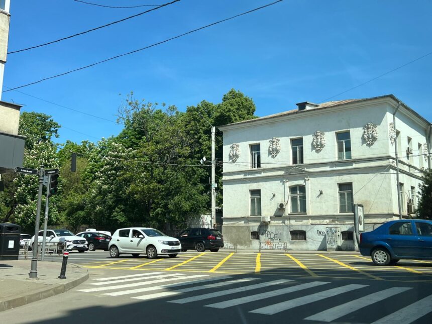 trecerile de pietoni din iasi vor fi mai bine semnalizate edilii cer un standard unic pana in septembrie modelul vizat unul din copou 6a07ccedda9bf