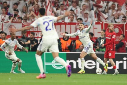 trofeul ligii europa merge in anglia aston villa s a impus in stil de mare campioana in finala cu freiburg 3 0 6a0e2199f2f8f