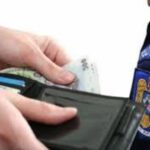 un agent de politie s a trezut cu 5 000 ron bagati cu forta in buzunar pentru ca sa fie bine pentru un sofer prins baut la volan 69fb454169a6a