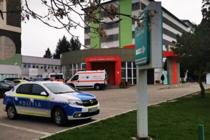 un copil de 12 ani a fost muscat de trei caini dupa ce a intrat fara drept intr o curte din slatina 6a06d7f56c750