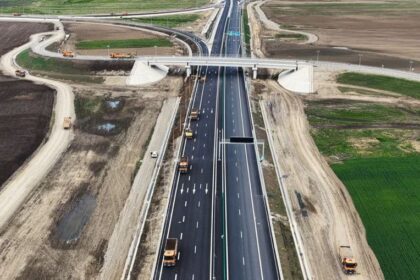 un drum judetean neamenajat blocheaza deschiderea celui mai nou tronson din autostrada moldovei legatura cu e85 ar fi un pericol real 6a0c28738f739