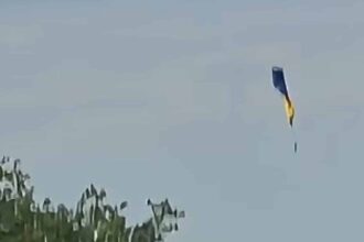 un parasutist a cazut in gol la un aerodrom din dolj dupa ce echipamentul nu i s a deschis in timpul saltului video 6a010556b16f8
